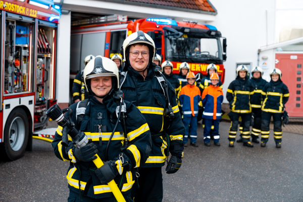 Kameraden der Freiwilligen Feuerwehr (Bild: Marcel Knaak)