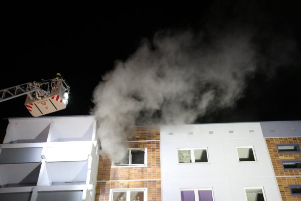 Wohnungsbrand durch Adventsgesteck (Feuerwehr Rostock)