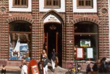 Eingang der Stadtbibliothek im Haus Retschow, Kröpeliner Str. 82 Eingang der Stadtbibliothek im Haus Retschow, Kröpeliner Str. 82