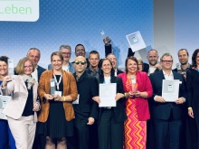 Die Preisträger des KfW Awards Leben 2025 bei der Auszeichnung in Berlin. Die Preisträger des KfW Awards Leben 2025 bei der Auszeichnung in Berlin.
