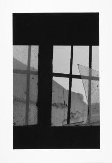 Dirk Reinartz, Blick vom Zellenbau auf Festungsmauern, Breendonk, 1993