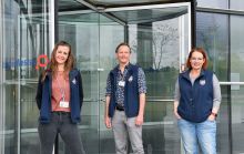 Stolz auf ihr großes Team - Impfmanagerin Franziska Nagorny (li.) mit den Medizinischen Leitern des Impfzentrums, Simone Oldenburg und Andreas Unger vor dem Impfzentrum in der HanseMesse Stolz auf ihr großes Team - Impfmanagerin Franziska Nagorny (li.) mit den Medizinischen Leitern des Impfzentrums, Simone Oldenburg und Andreas Unger vor dem Impfzentrum in der HanseMesse