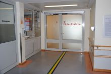 Fußbodenmarkierungen als Leitsystem im Klinikum Südstadt Rostock. Fußbodenmarkierungen als Leitsystem im Klinikum Südstadt Rostock.