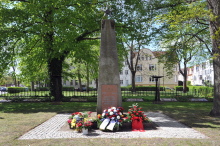 Sowjetischer Ehrenfriedhof auf dem Puschkinplatz Sowjetischer Ehrenfriedhof auf dem Puschkinplatz