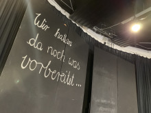 Theaterbühne mit Vorhang