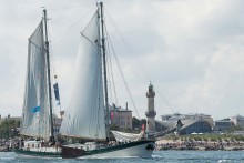 Holländischen Zwei-Mast-Segler ELEGANT Holländischen Zwei-Mast-Segler ELEGANT