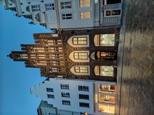 Zentralbibliothek der Stadtbibliothek Rostock im Haus "Ratschow" in der Kröpeliner Straße 82 am Abend.