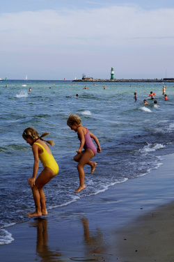 Kinder am Warnemünder Strand