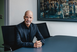 Dr. Chris von Wrycz Rekowski, Erster Stellvertreter der Oberbürgermeisterin, Senator für Finanzen, Digitalisierung und Ordnung Dr. Chris von Wrycz Rekowski, Erster Stellvertreter der Oberbürgermeisterin, Senator für Finanzen, Digitalisierung und Ordnung