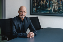 Dr. Chris von Wrycz Rekowski, Erster Stellvertreter der Oberbürgermeisterin, Senator für Finanzen, Digitalisierung und Ordnung Dr. Chris von Wrycz Rekowski, Erster Stellvertreter der Oberbürgermeisterin, Senator für Finanzen, Digitalisierung und Ordnung