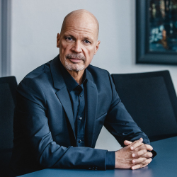 Dr. Chris von Wrycz Rekowski, Erster Stellvertreter der Oberbürgermeisterin, Senator für Finanzen, Digitalisierung und Ordnung Dr. Chris von Wrycz Rekowski, Erster Stellvertreter der Oberbürgermeisterin, Senator für Finanzen, Digitalisierung und Ordnung
