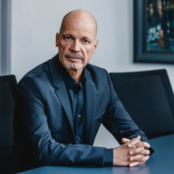 Dr. Chris von Wrycz Rekowski, Erster Stellvertreter der Oberbürgermeisterin, Senator für Finanzen, Digitalisierung und Ordnung Dr. Chris von Wrycz Rekowski, Erster Stellvertreter der Oberbürgermeisterin, Senator für Finanzen, Digitalisierung und Ordnung