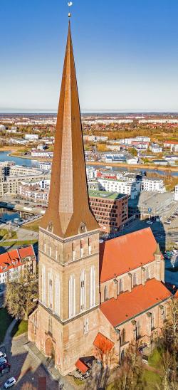 Petrikirche aus der Luft.