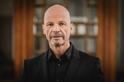 Dr. Chris von Wrycz Rekowski, Erster Stellvertreter der Oberbürgermeisterin, Senator für Finanzen, Digitalisierung und Ordnung Dr. Chris von Wrycz Rekowski, Erster Stellvertreter der Oberbürgermeisterin, Senator für Finanzen, Digitalisierung und Ordnung