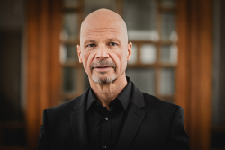 Dr. Chris von Wrycz Rekowski, Erster Stellvertreter der Oberbürgermeisterin, Senator für Finanzen, Digitalisierung und Ordnung Dr. Chris von Wrycz Rekowski, Erster Stellvertreter der Oberbürgermeisterin, Senator für Finanzen, Digitalisierung und Ordnung