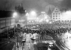 Rostock Herbst 89, Demonstration vor dem Rostocker Rathaus
