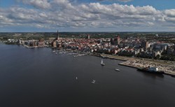 Luftbild Rostock - Blick auf die Stadtsilhouette