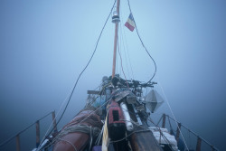 Das Schiff AGIOS im Nebel