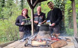 Antje Rasche, Jörg Harmuth und Martin Boldt freuen sich auf den Waldtag 2024. Antje Rasche, Jörg Harmuth und Martin Boldt freuen sich auf den Waldtag 2024.