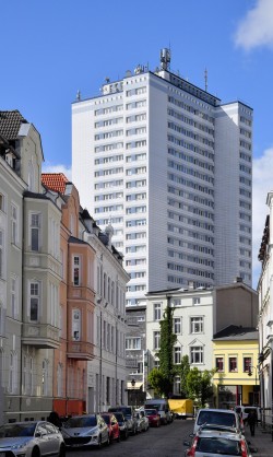 Das Windmühlen-Wohnhaus in der August-Bebel-Straße ragt 80 Meter in die Höhe. 
