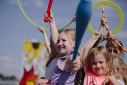 Kinder des Circus Fantasia in Rostock