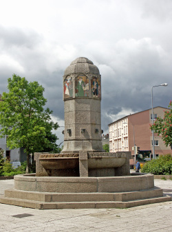 John Brinckman-Brunnen am Weißen Kreuz (alter Zustand)