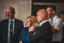 Minister Christian Pegel, Ministerin Nancy Faeser, Senator Dr. Chris von Wrycz Rekowski und BOAR Michael Allwardt, kommissarischer Leiter des Amtes für Brandschutz/Rettungsdienst und Katastrophenschutz (v.l.n.r.).