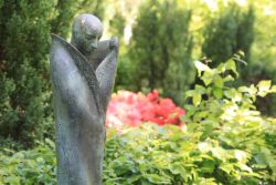 Skulptur auf dem Neuen Friedhof