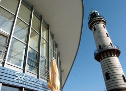 Teepott und Leuchtturm - Ostseebad Warnemünde