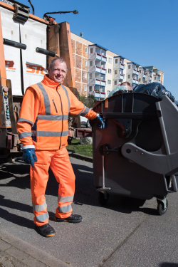 Henry Bobsien, Müllwerker bei der Stadtentsorgung Rostock GmbH.