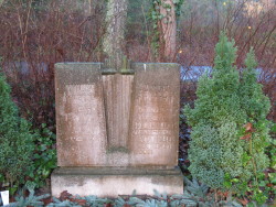 Grabstein auf dem Neuen Friedhof Rostock
