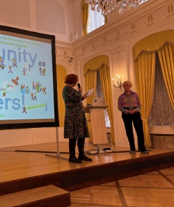 Prof. Sabine Stövesand und Moderatorin Heike Herold