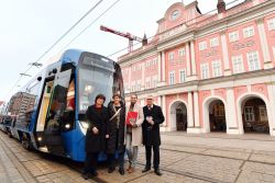 Inbetriebnahme der ersten TINA-Straßenbahn am 12. Dezember 2025.