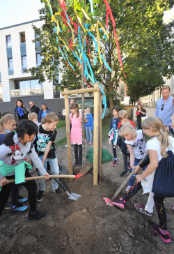 Internationalen Tag des Friedens, Kinder pflanzen einen Baum