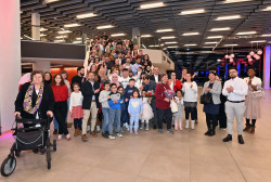 Gruppenbild vom Einbürgerungsgsempfang am 23. Januar 2025 in der StadtHalle.