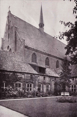 Innenhof des Klosters zum Heiligen Kreuz (um 1914)