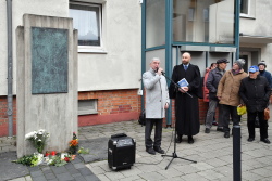 Andacht an der Gedenkstele in der Augustenstraße 101/102.