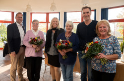 Karsten Pannwitt, Vorstand der OstseeSparkasse Rostock, Helga Ketelhohn, Vorsitzende Gemeinsam für Groß Klein e. V., Heike Witzel, Vorstand der Stadtwerke, Barbara Strunz Gemeinsam für Groß Klein e. V. , Ralf Zimlich, Vorsitzender der WIRO-Geschäftsführung Doris Gruhnert Gemeinsam für Groß Klein e. V. (v.l.n.r.)