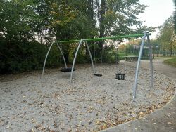 Spielplatz an der Hans-Sachs-Allee: Mehrfachschaukel