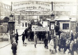 Neptunwerft Rostock - Tor, Zug zum 1. Mai um 1950