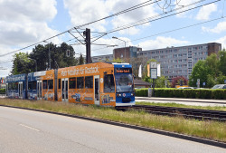 Straßenbahn vor dem Klinikum Südstadt