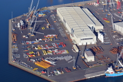 Rostocker Überseehafen - Firma Liebherr Rostock