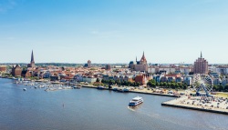 Luftbild des Rostocker Stadthafens