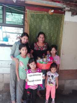 Spendenübergabe in Panajachel (Guatemala).