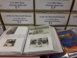 So schick kann es einmal werden: Die Überlieferung des Rostocker Ruderclubs im Magazin des Stadtarchivs. So schick kann es einmal werden: Die Überlieferung des Rostocker Ruderclubs im Magazin des Stadtarchivs.