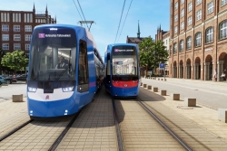 Visualisierung: Stadler-Straßenbahn TINA in der Langen Straße.