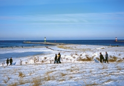 Verschneiter Strand in Rostocks Seebad Warnemünde