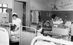 Die Kinderabteilung der Hals-Nasen-Ohren-Klinik, 1953