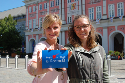 Verena Herzberg und Anne Hammer sind Ansprechpartnerinnen bei der Hanse- und Universitätsstadt Rostock für die Ehrenamts-Card