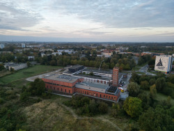 Erweiterungsbau der Feuerwache 1 mit Räumen für die Leitstelle, eine Atemschutzwerkstatt und ein Katastrophenschutzlager 